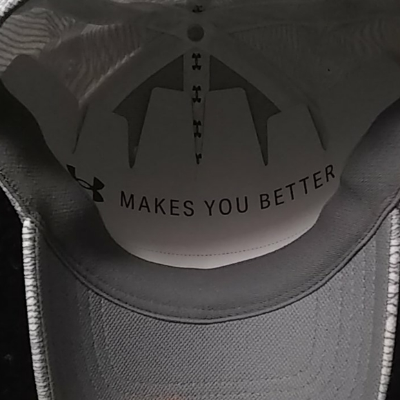 Under armour hat - Picture 2 of 3